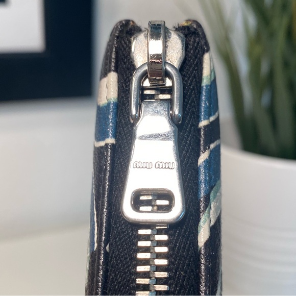 MIU MIU RARE Madras Banana Print Leather Zip Wallet - Picture 13 of 17